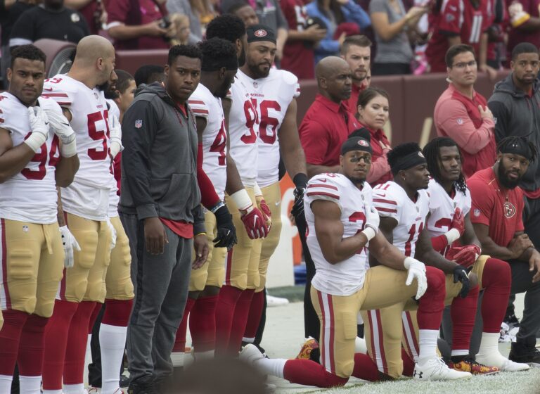 Sf49ersnationalanthemkneeling2017